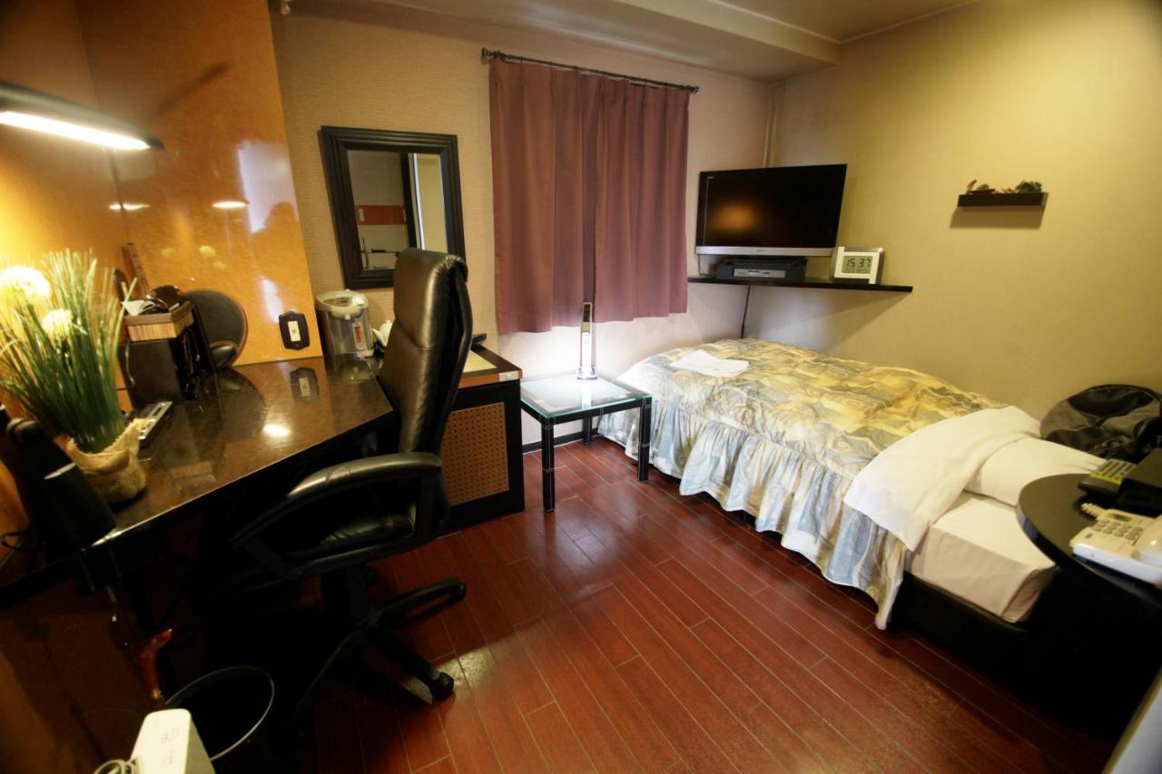 Hotel Satellite Satsumasendai Екстер'єр фото
